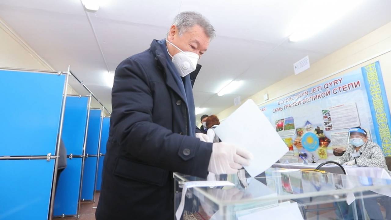 Аким ВКО отдал свой голос на выборах депутатов Мажилиса Парламента РК и маслихатов