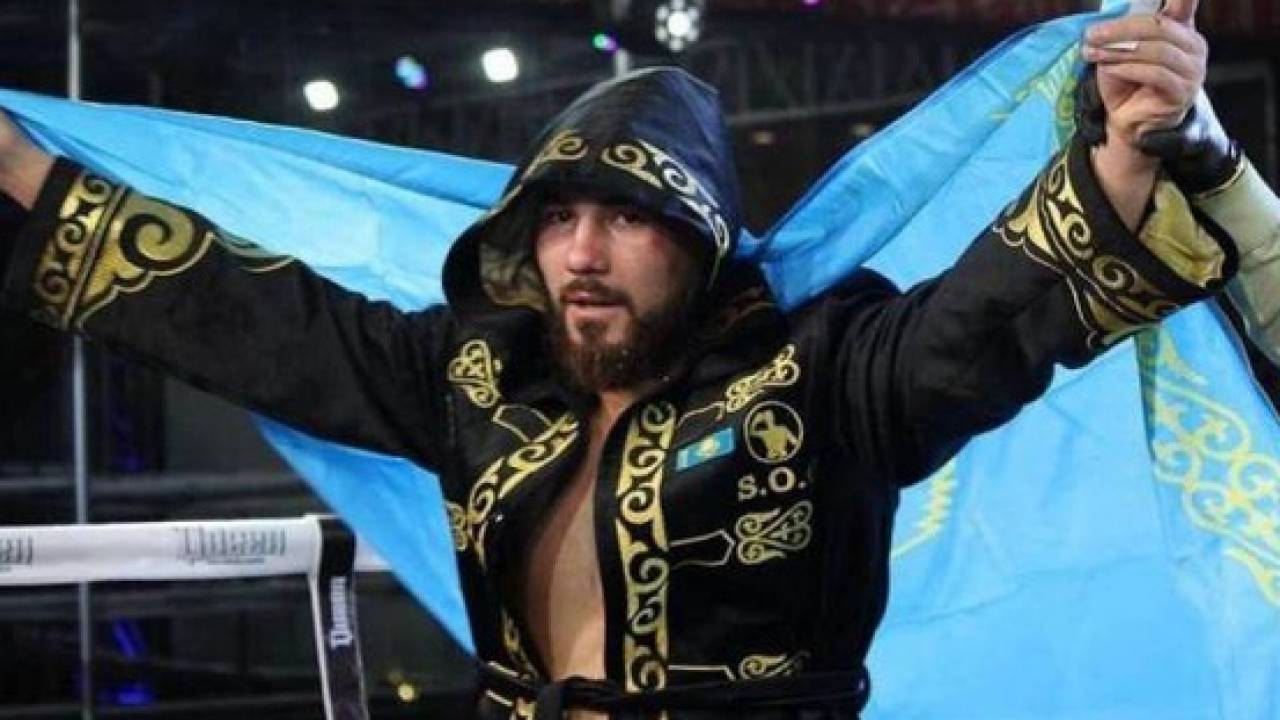 Казахстанскому боксеру включили чужой гимн перед боем