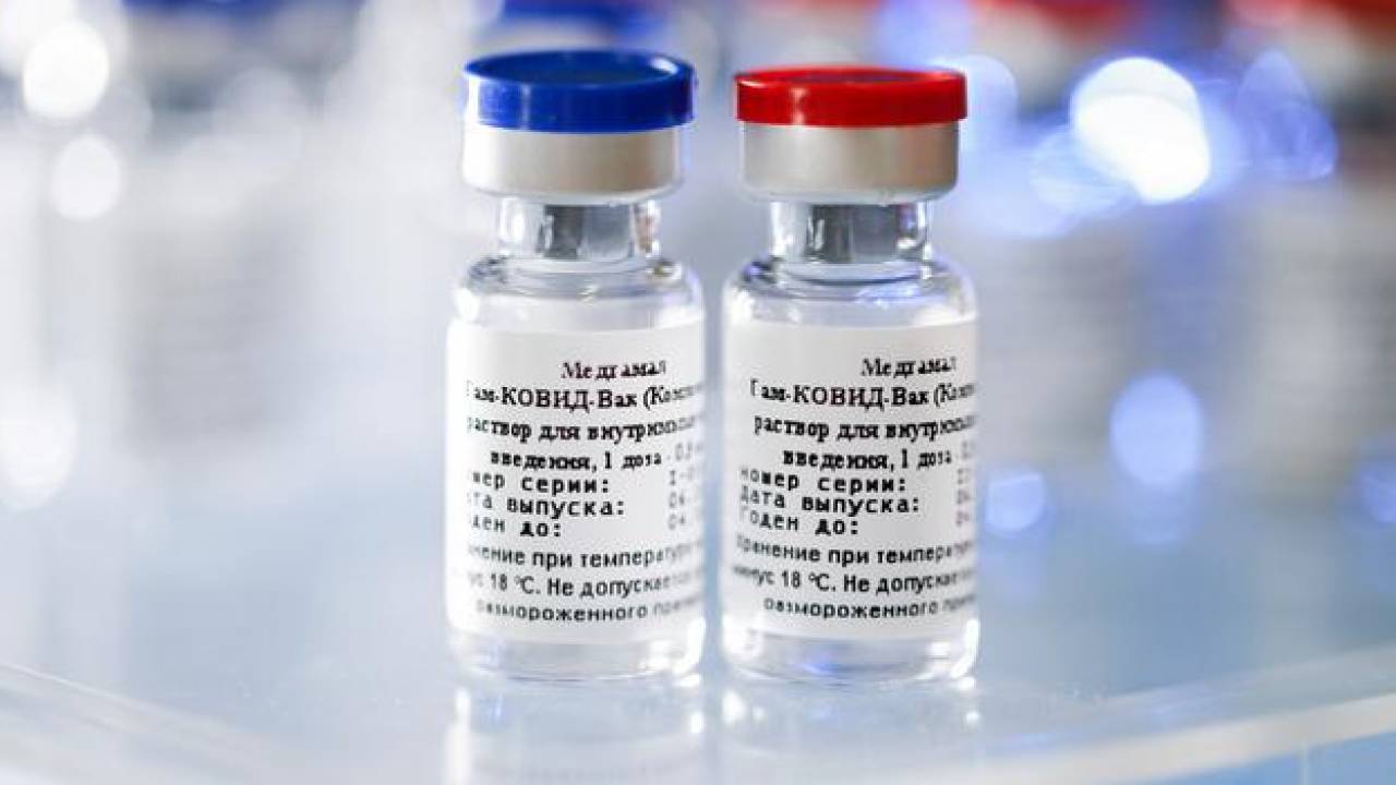 Казахстанцев пугают страшными побочными эффектами вакцины "Спутник V"