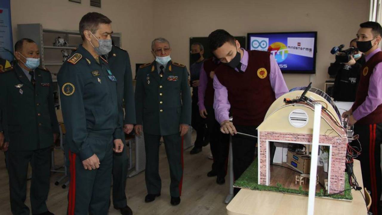 Министр обороны посетил полигон в Алматинской области