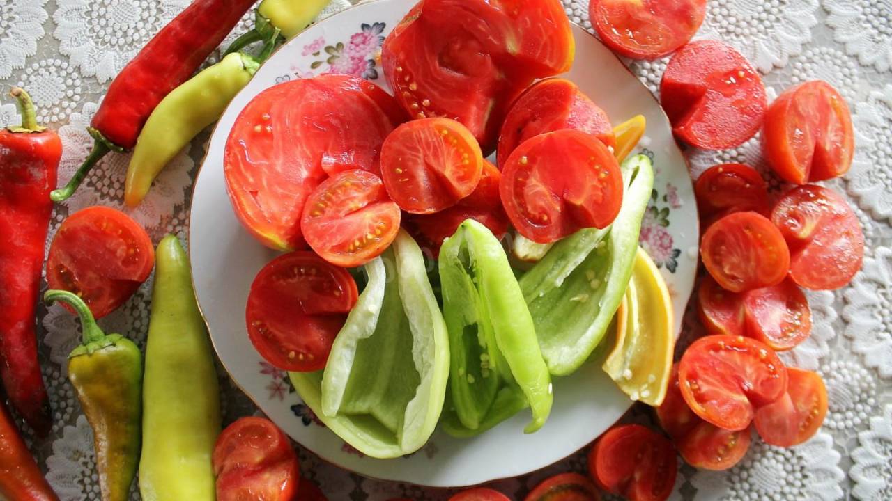 Россия сняла ограничения на ввоз томатов и перцев еще с двух казахстанских предприятий