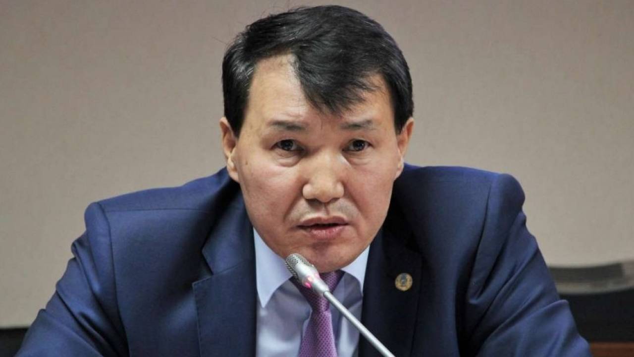 Шпекбаев раскритиковал фото чиновников с курортов