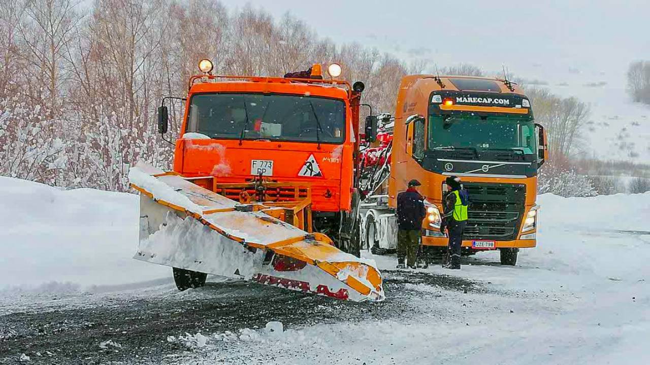 Свыше 40 грузовых автомобилей ожидают окончание морозов в ВКО