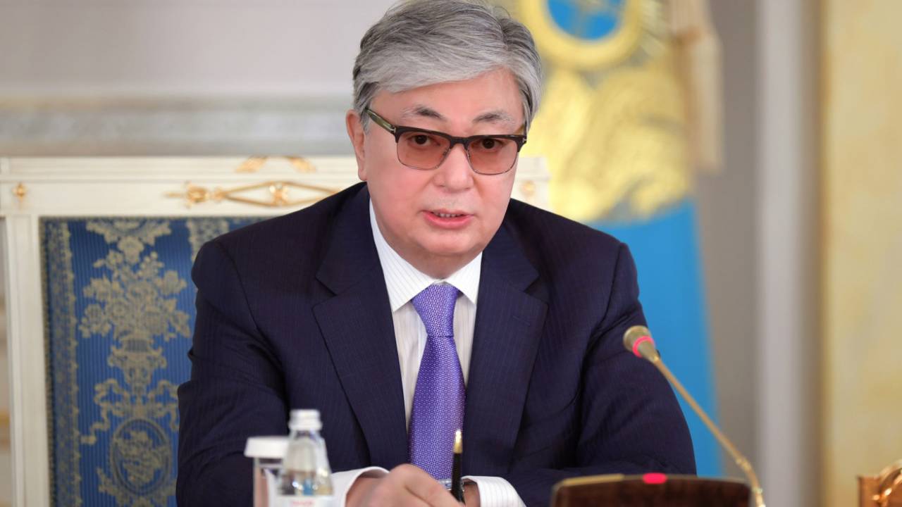 Токаев поручил укрепить торгово-логистический потенциал Казахстана