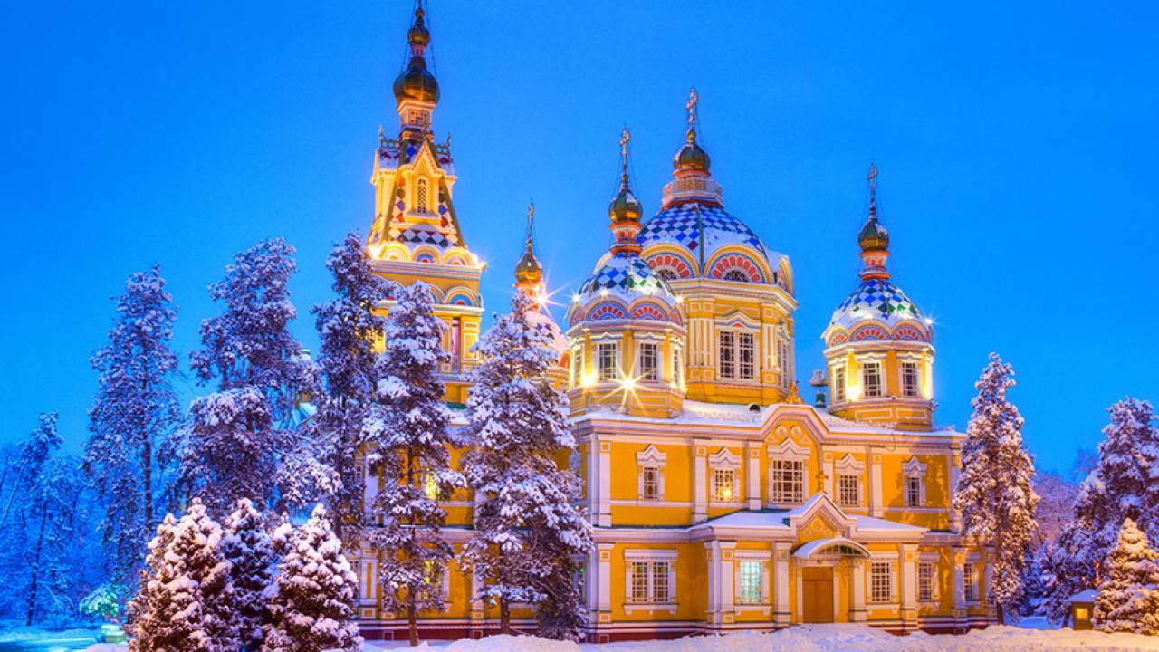 Трансляция ночного Рождественского богослужения из Вознесенского кафедрального собора Алматы