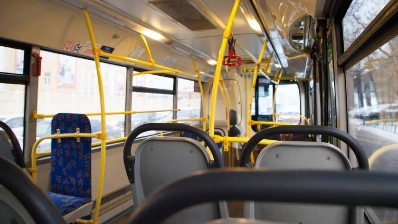 В Атырау ввели новые правила перевозки пассажиров в общественном транспорте