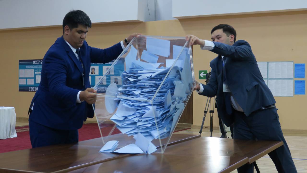 В Казахстане приступили к подсчету голосов на выборах