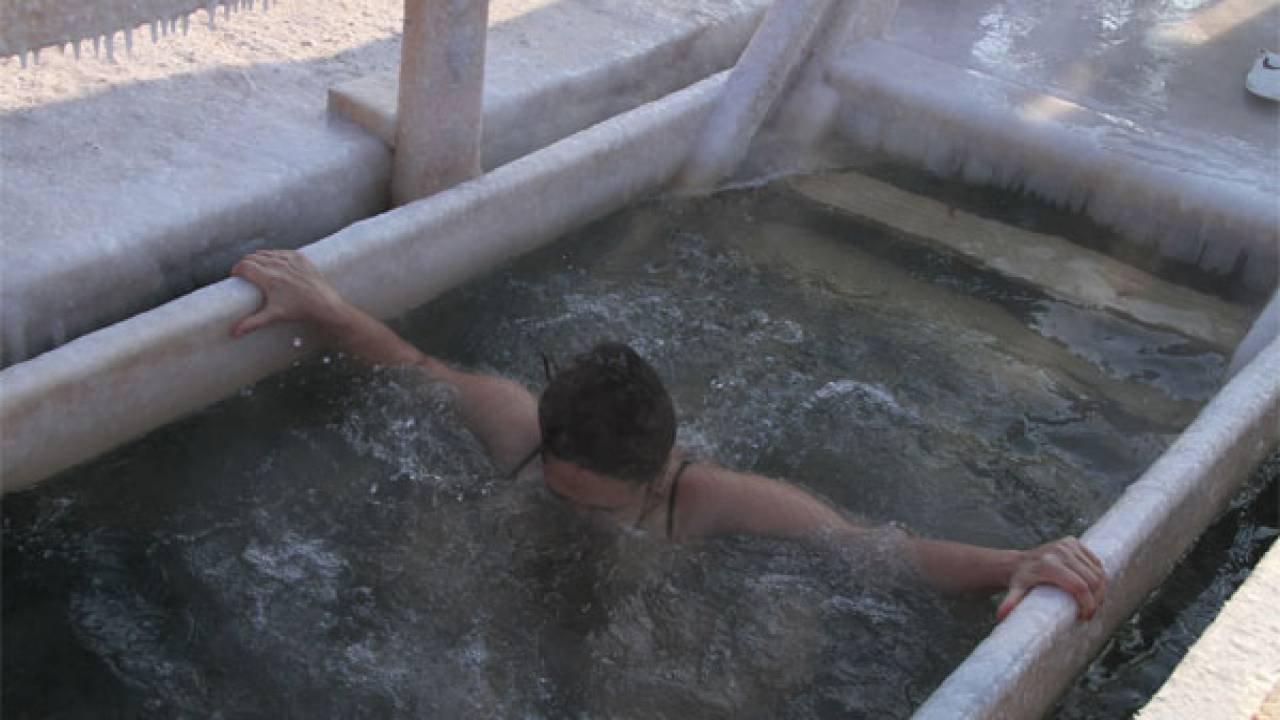 В Нур-Султане запретили массовые купания в Крещение