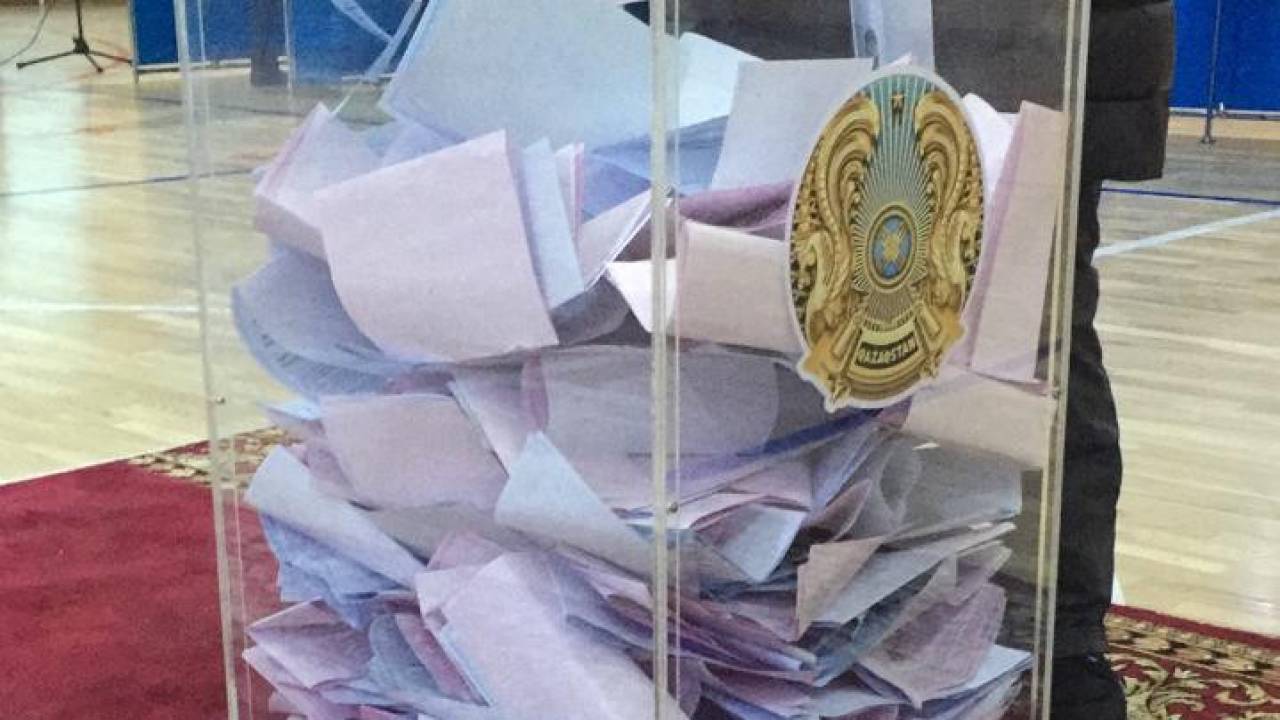 Жители Нур-Султана активно голосуют на выборах