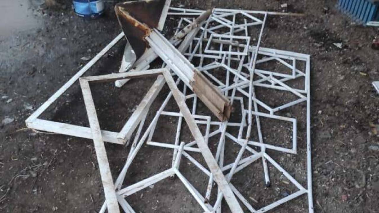 140 кг железа: Оградки с кладбища украл житель Талгара