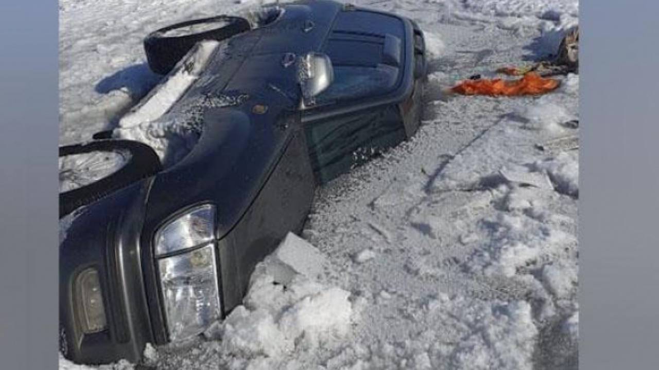 Автомобиль с рыбаками провалился под лед в ВКО