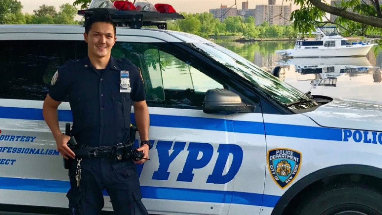 Брать взятки невыгодно - лучший полицейский Нью-Йорка Димаш Ниязов