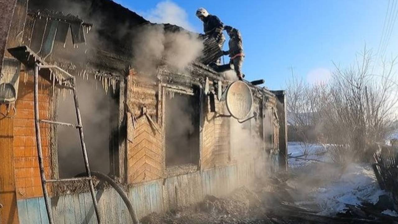 Частный дом сгорел полностью в СКО: есть погибшие