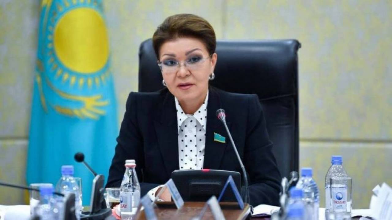 Дарига Назарбаева планирует вакцинироваться "Спутником V"