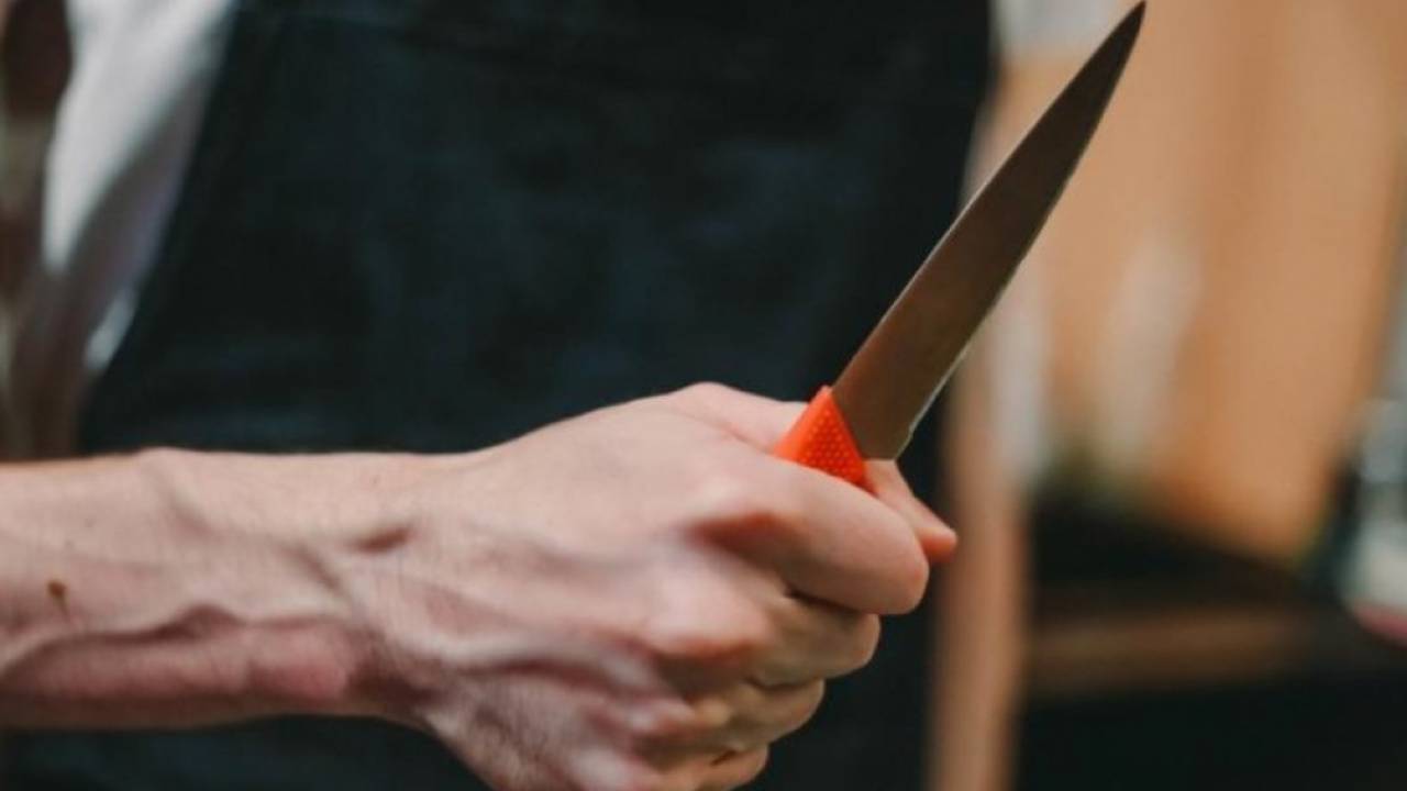 Грабитель с ножом совершил налет на магазин в Петропавловске