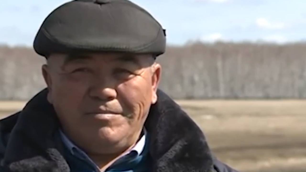 Казах не дал развалиться деревне в Омской области