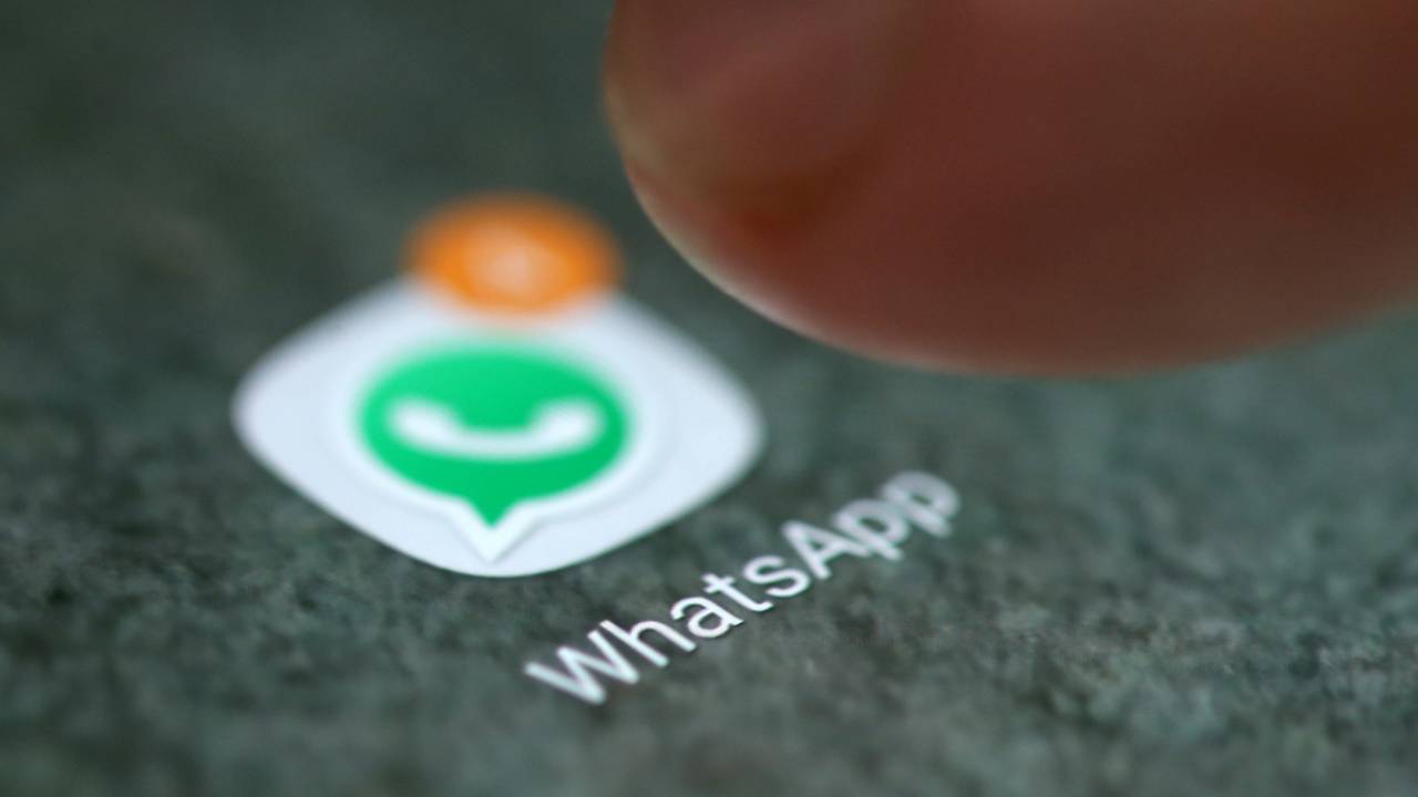 Казахстанцы не могут определиться с рассылкой WhatsApp: шутка или слежка