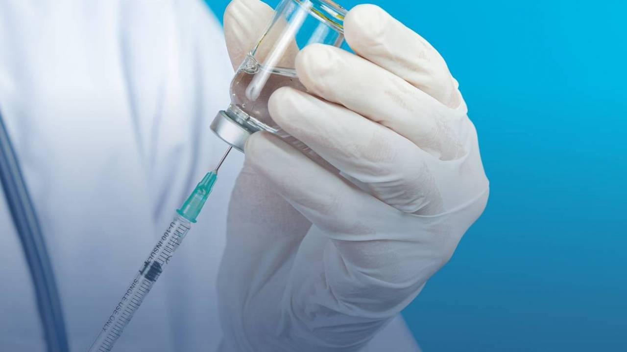 Количество вакцин от COVID-19 в Нур-Султане назвал руководитель Горздрава