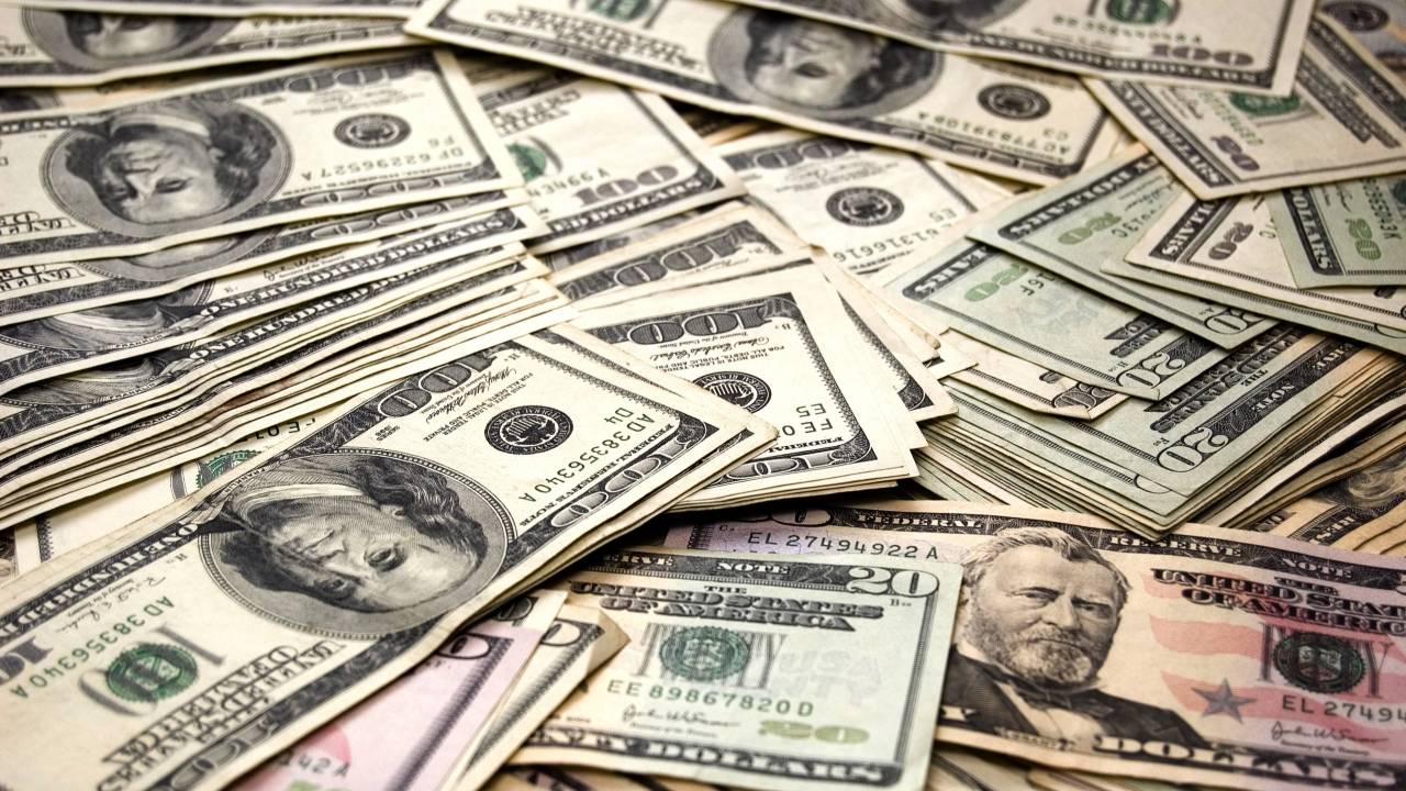 Курс доллара опустился ниже 419 тенге