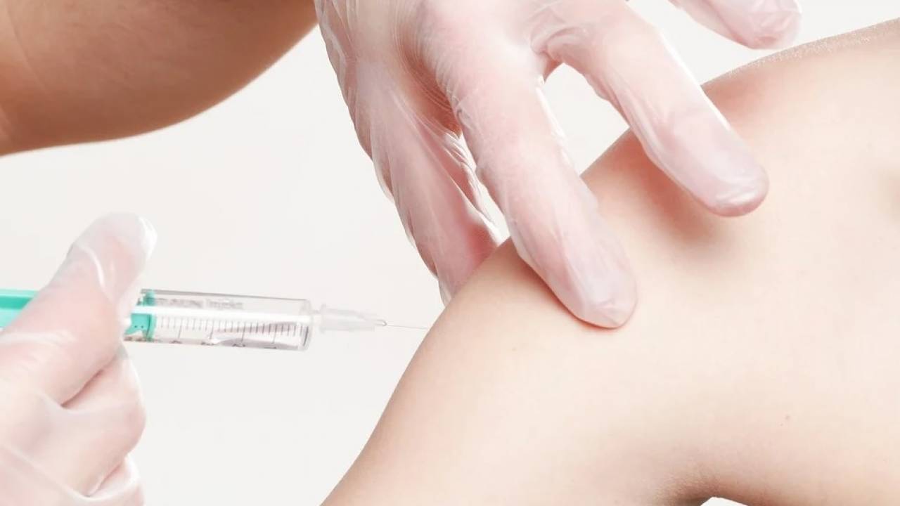 Медики предупредили о последствиях вакцинации от COVID-19