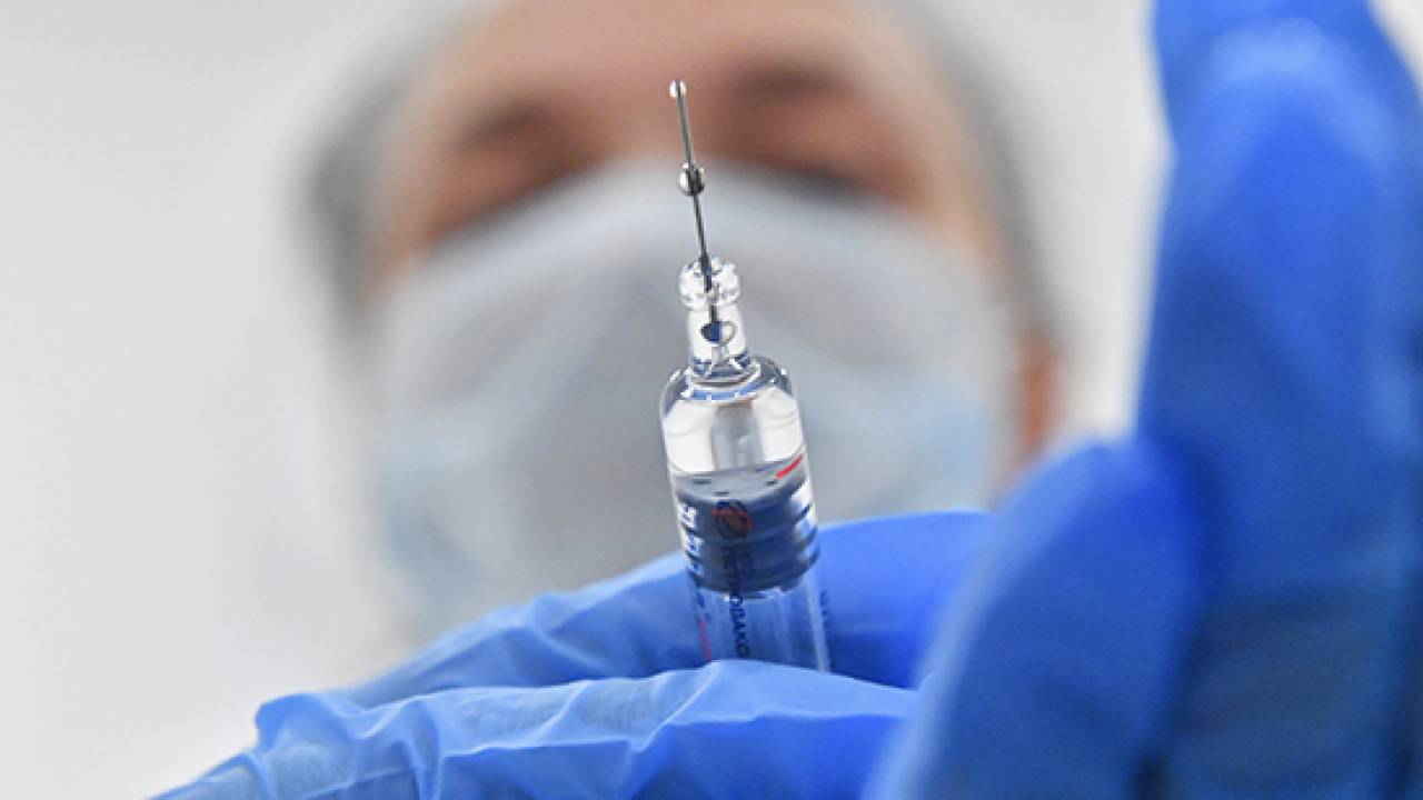 Названа сумма для производства российской вакцины в Караганде