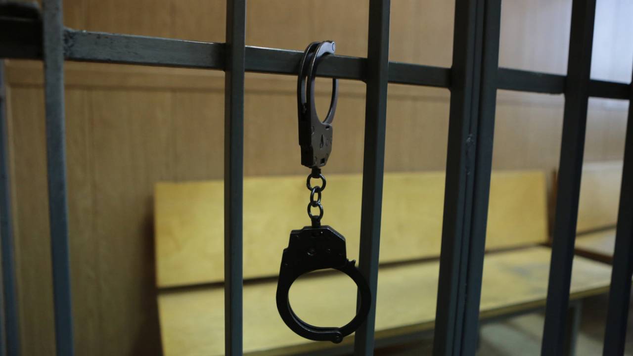 Обматерил девочку и получил 5 суток ареста житель Павлодара