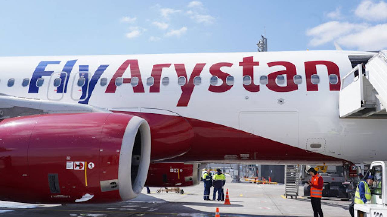 Пассажирский самолет экстренно сел в Алматы