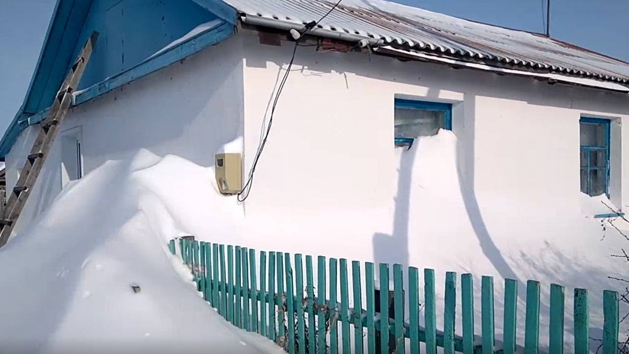 Петропавловск засыпало невероятным количеством снега