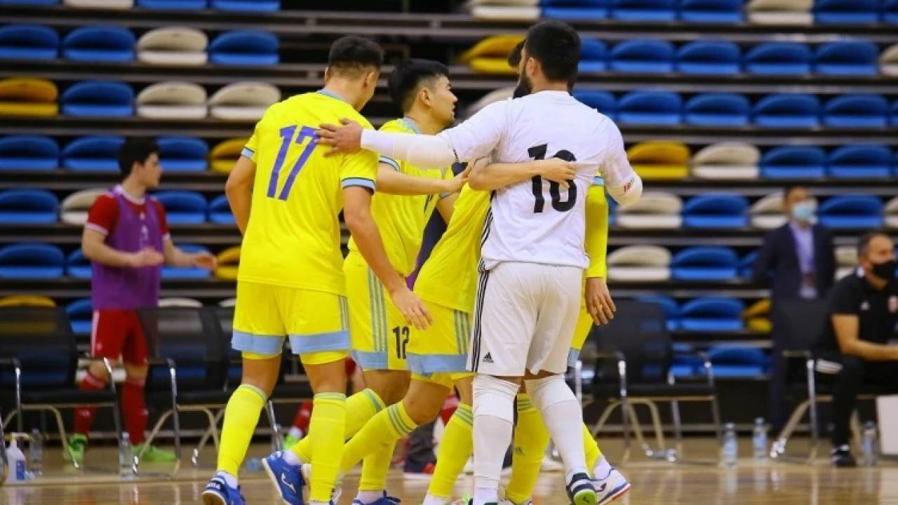 Сборная Казахстана в топ-4 в официальном рейтинге УЕФА