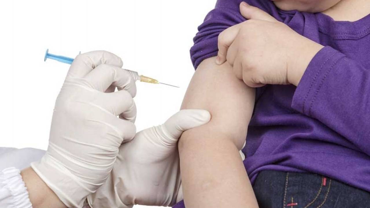 Сколько врачей отказались прививаться российской вакциной в Алматы