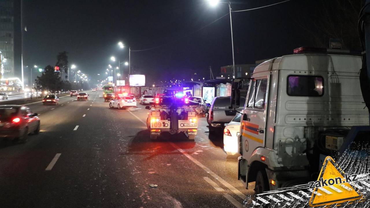 Сразу два массовых ДТП на Аль-Фараби: столкнулись шесть машин и автобус