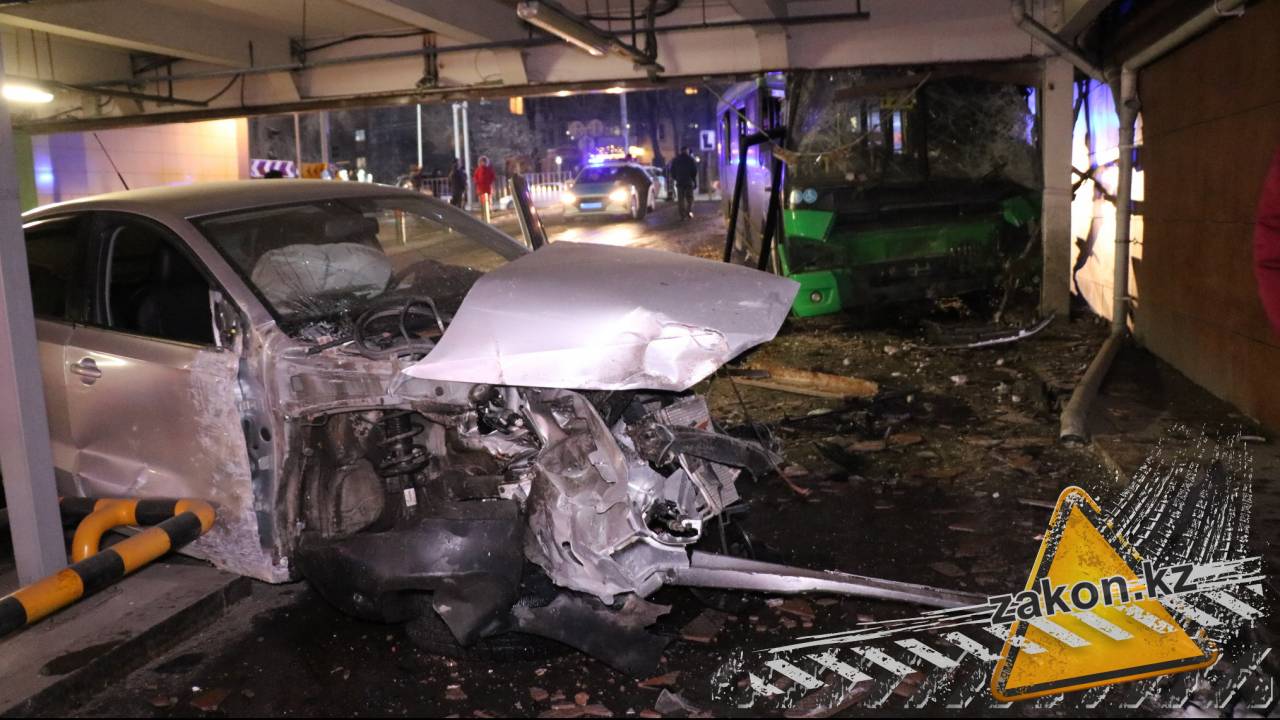 Страшная авария с участием автобуса произошла в Алматы – много пострадавших