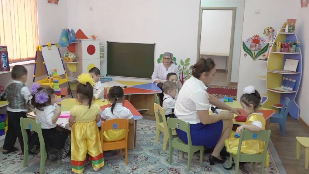 Воспитательница избивала детей и закрывала в темноте в детском саду в Уральске