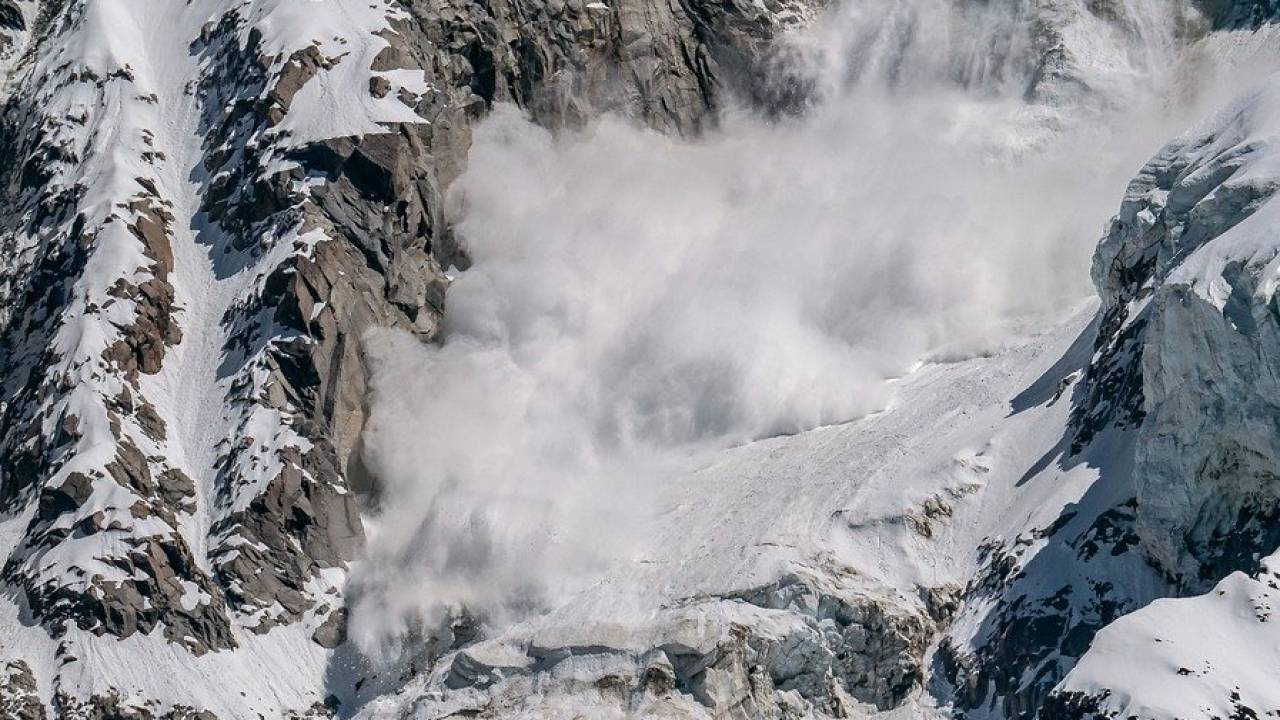 Выставлены блокпосты: алматинцев предупредили об угрозе схода лавин