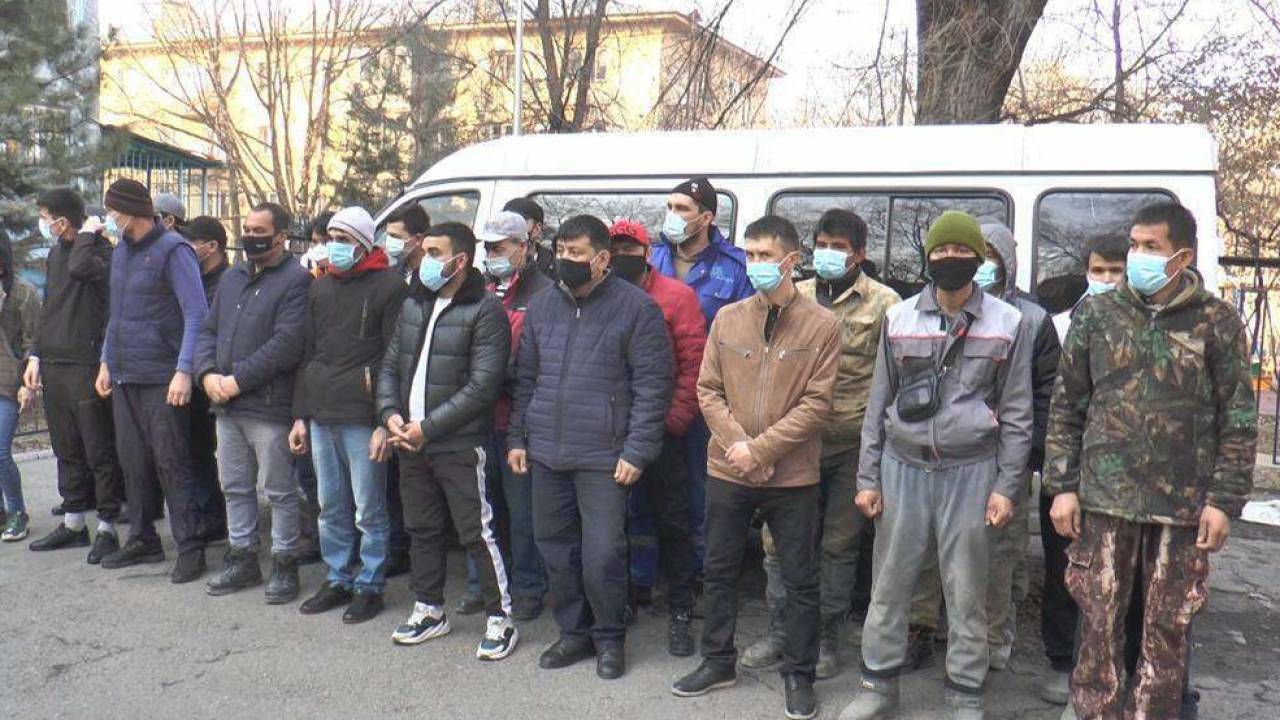 За два месяца Казахстан покинули более 130 тысяч нелегалов