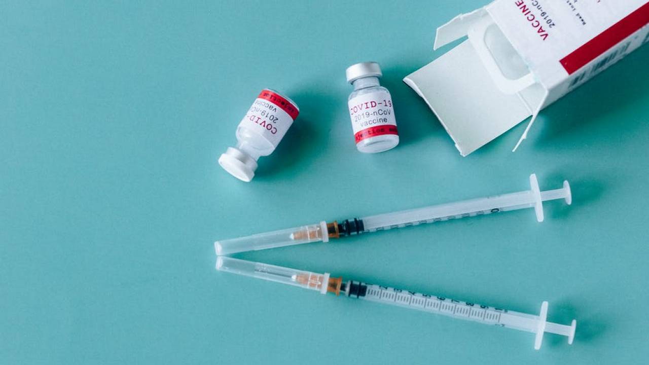180 тысяч доз вакцины от коронавируса ожидают в конце марта