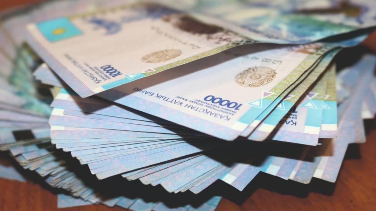900 млрд тенге идет на обслуживание госдолга Казахстана