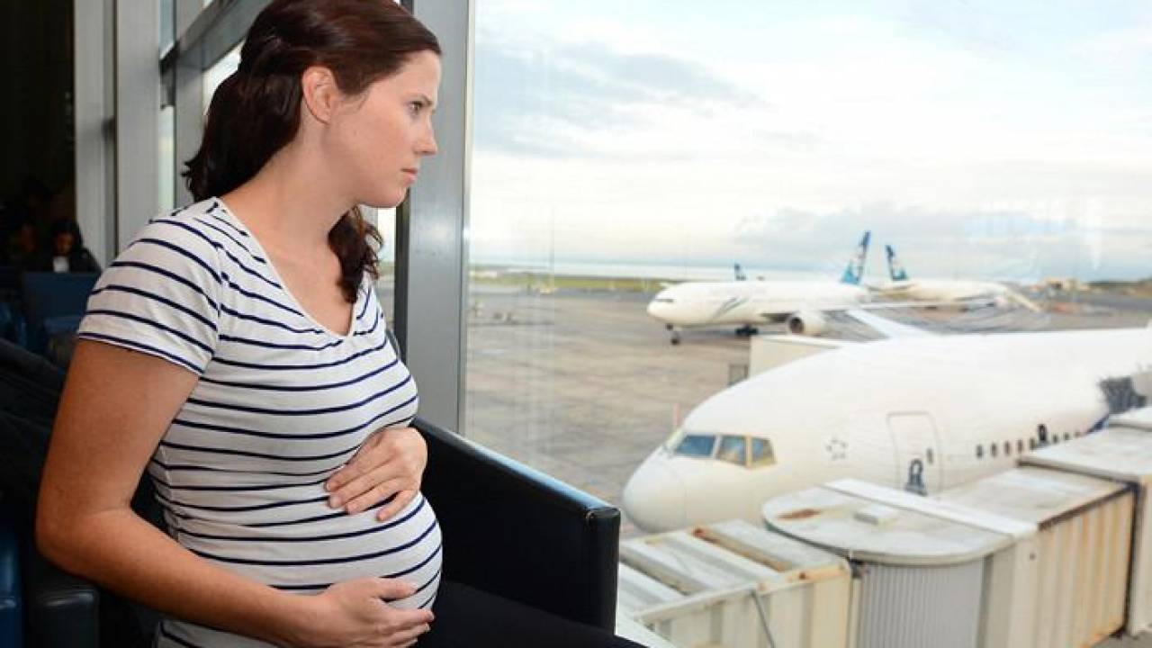Беременную женщину не пустили на борт самолета в Актобе