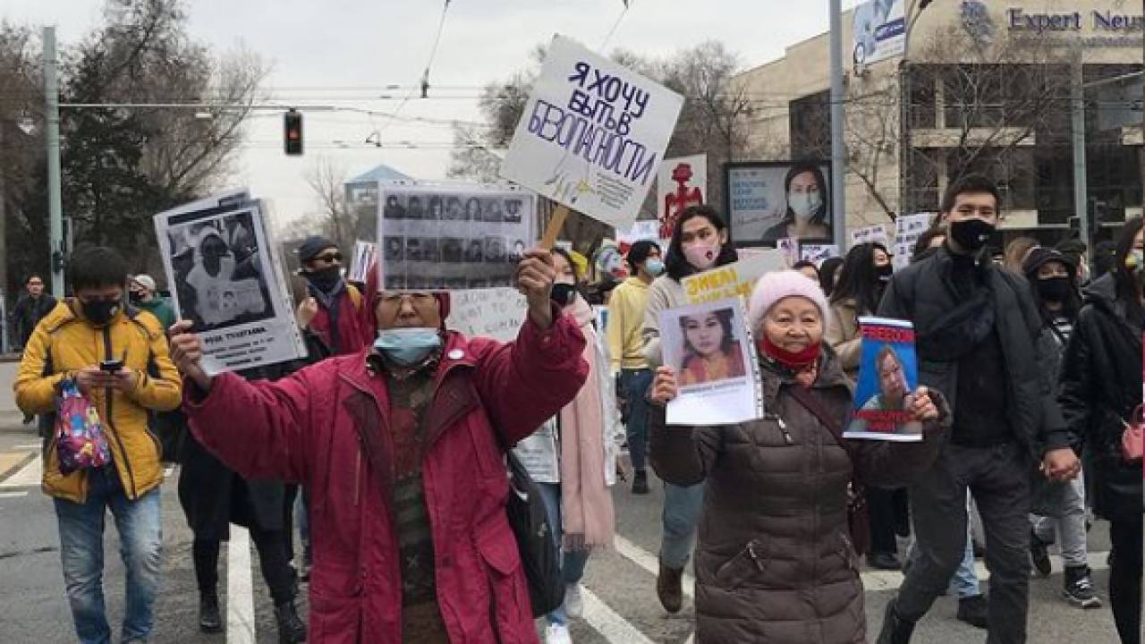 Депутат просит проверить на экстремизм участников марша феминисток в Алматы