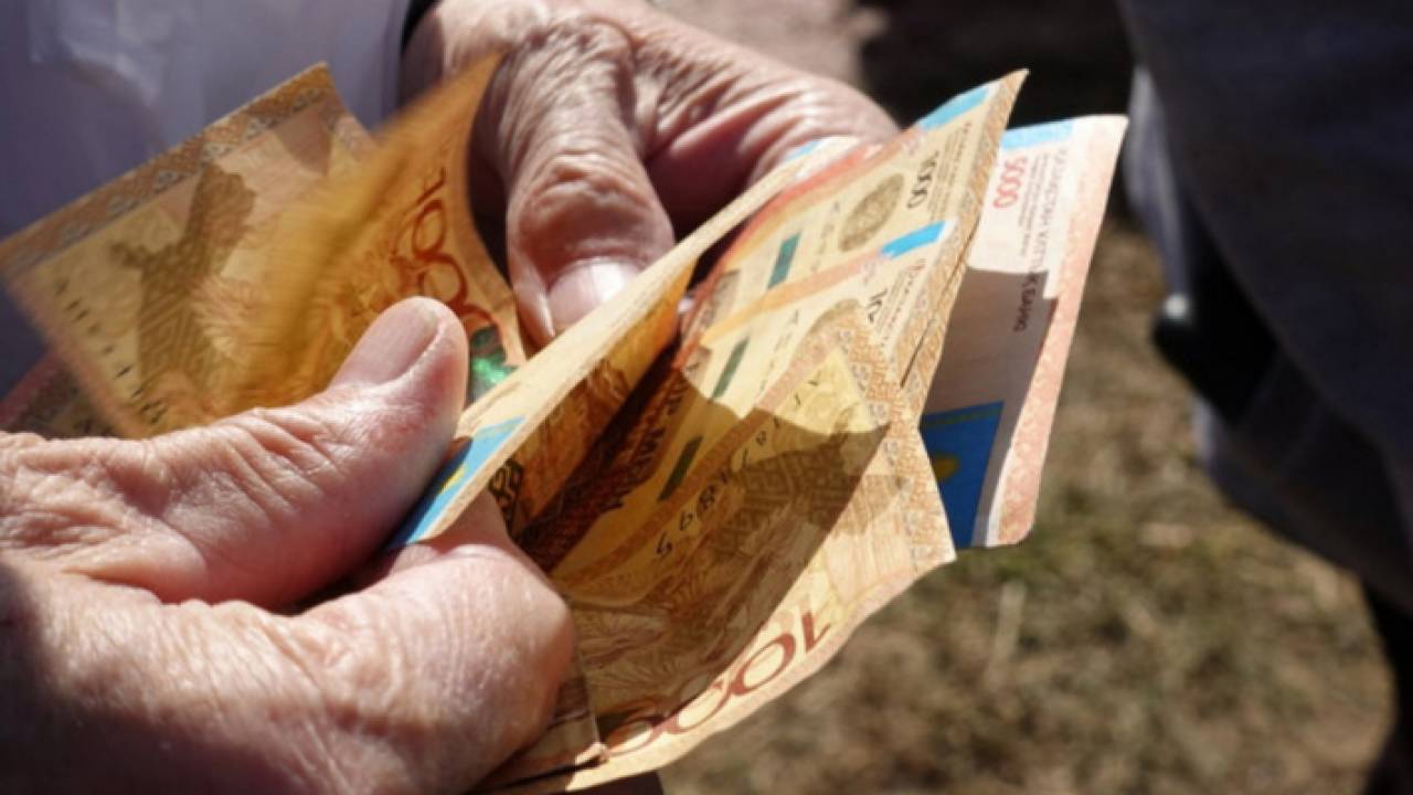 Депутаты снова предложили пересмотреть пенсионный возраст в Казахстане
