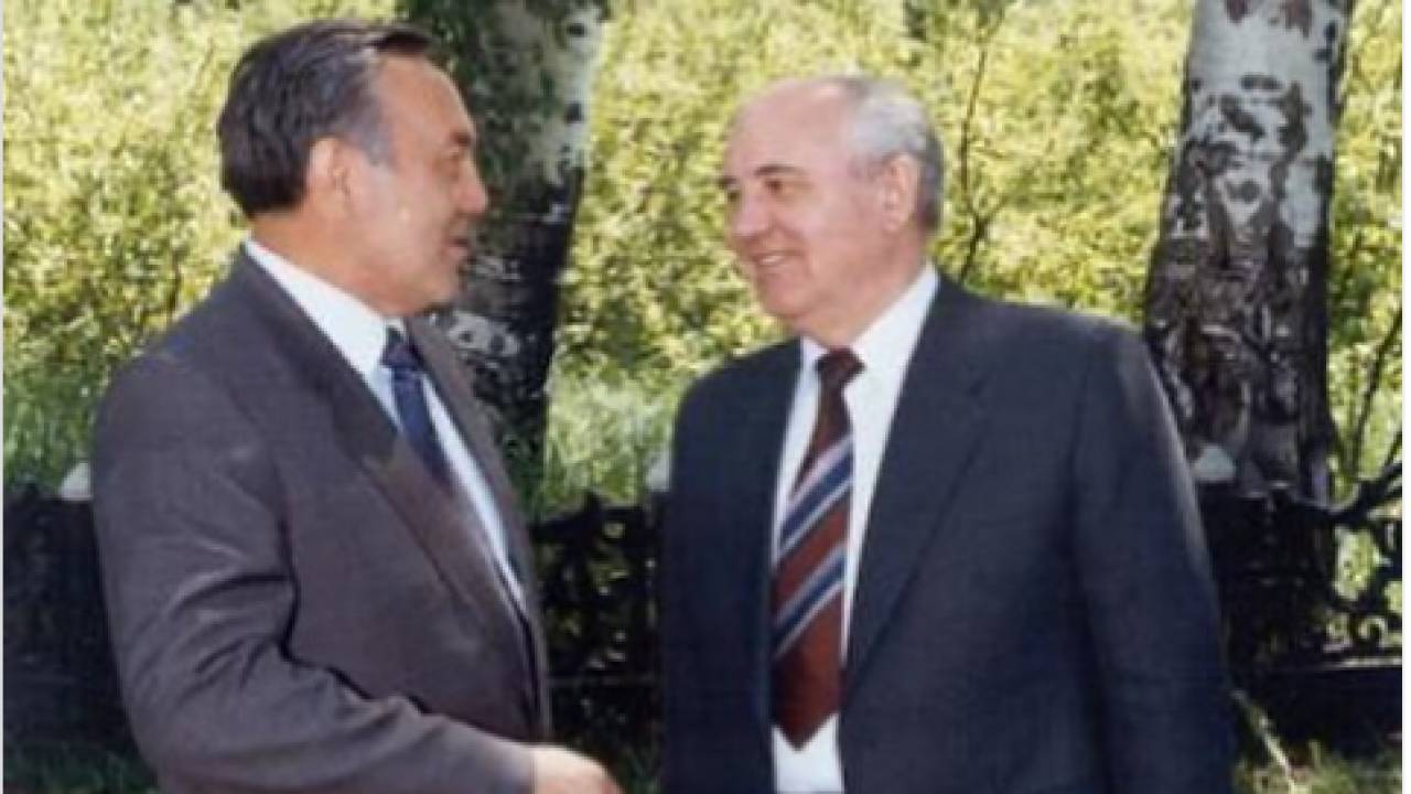 Елбасы поздравил Михаила Горбачева с 90-летним юбилеем