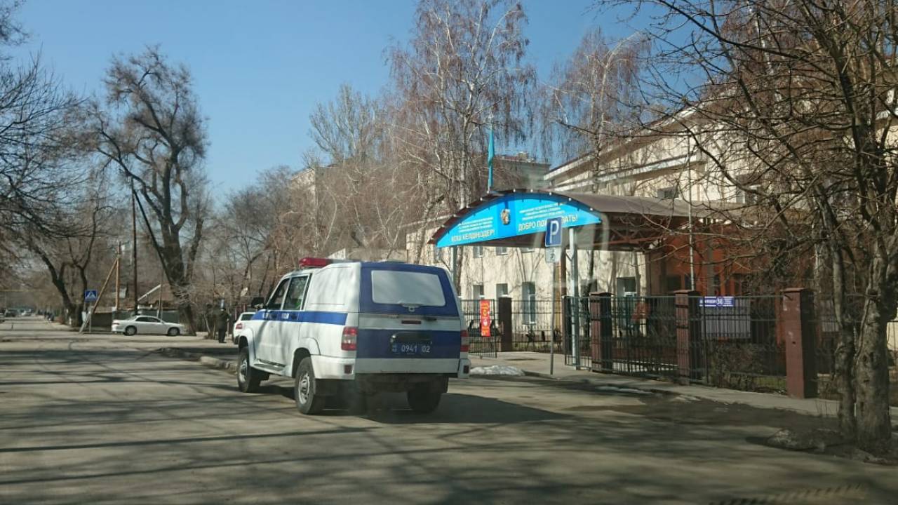 Итоги проверки "заминированных" школ озвучила полиции Алматы