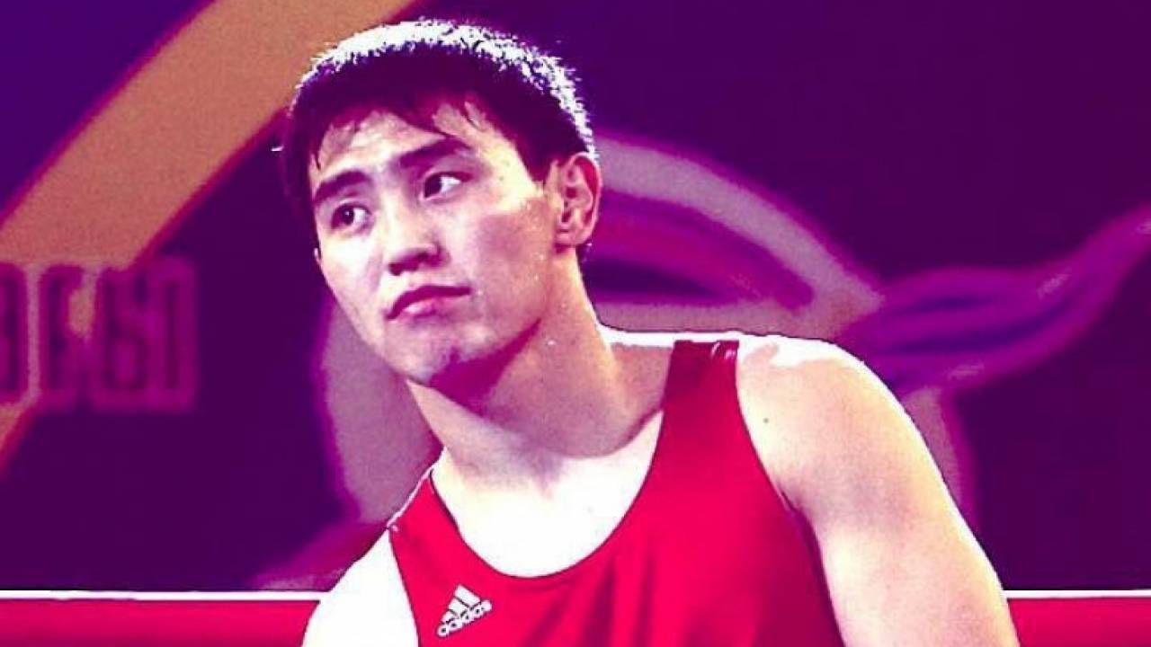 Казахстанский боксер нокаутировал колумбийца в дебютном бою в профи