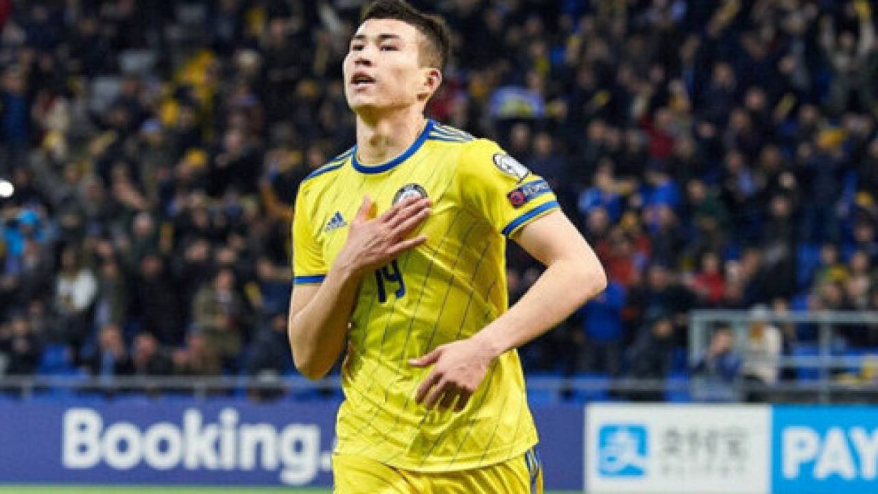 Лидер сборной Казахстана по футболу представил доказательство своей травмы