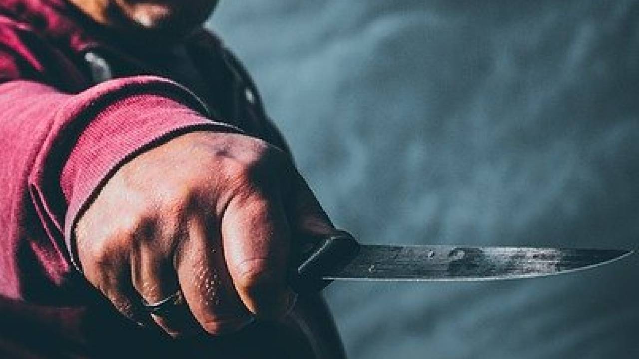 Мужчина с ножом ограбил микрокредитную организацию в Атырау