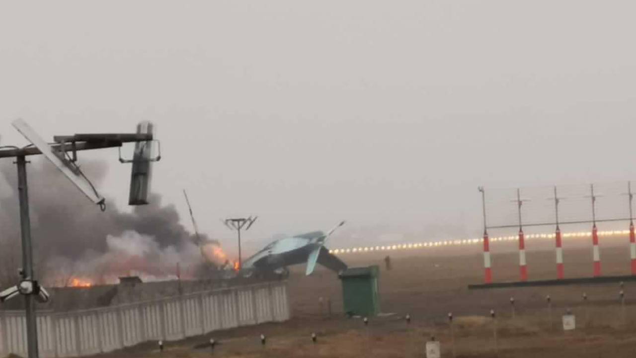 На борту упавшего под Алматы военного самолета находились шесть человек