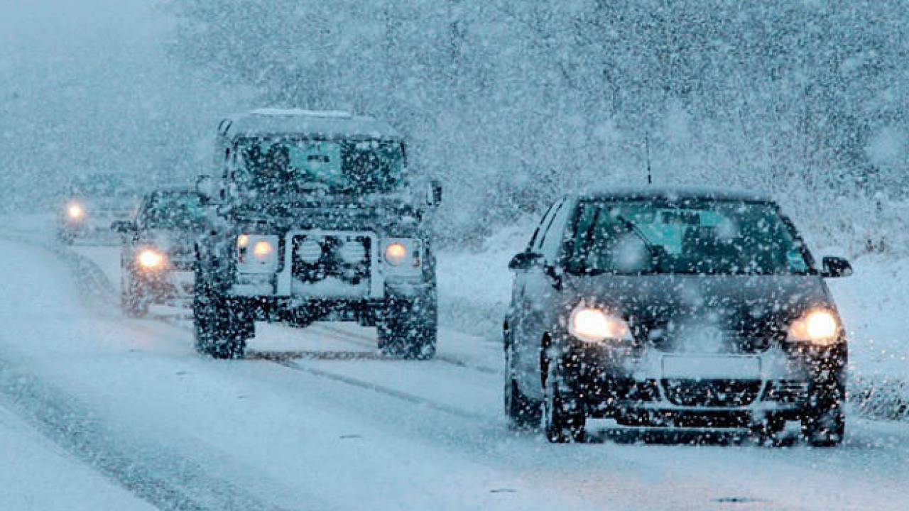 Непогода в Казахстане: движение на автодорогах ограничили еще в трех областях