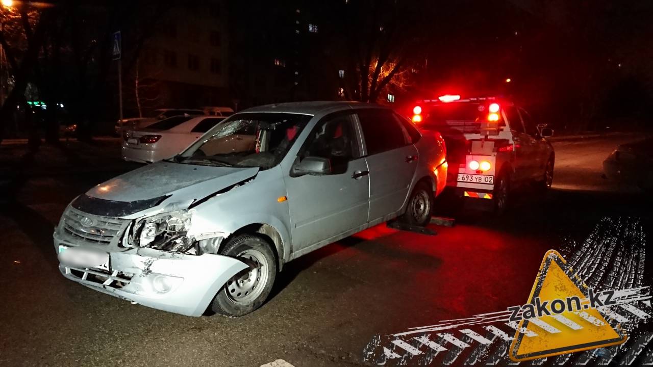 Пьяная женщина-водитель повредила три машины в Алматы и вступила в перепалку с полицией