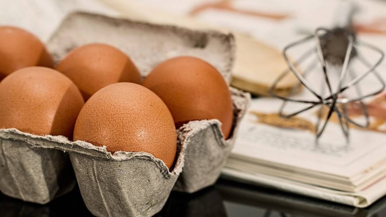 Почему в Казахстане выросли цены на яйца