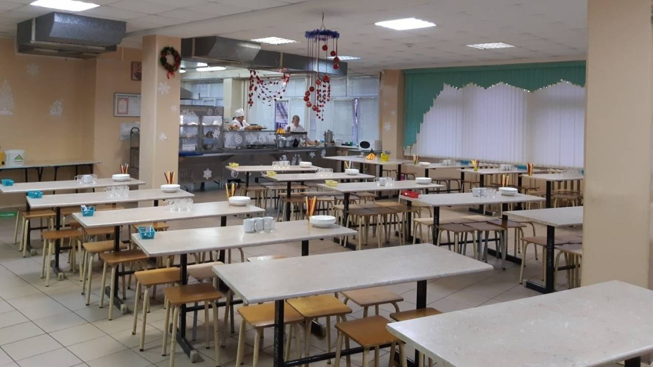 После отравления учеников в ВКО проверят все школьные столовые